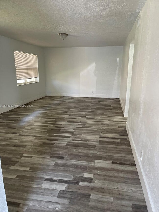 Building Photo - 1532 SW 5th Pl Unit A1
