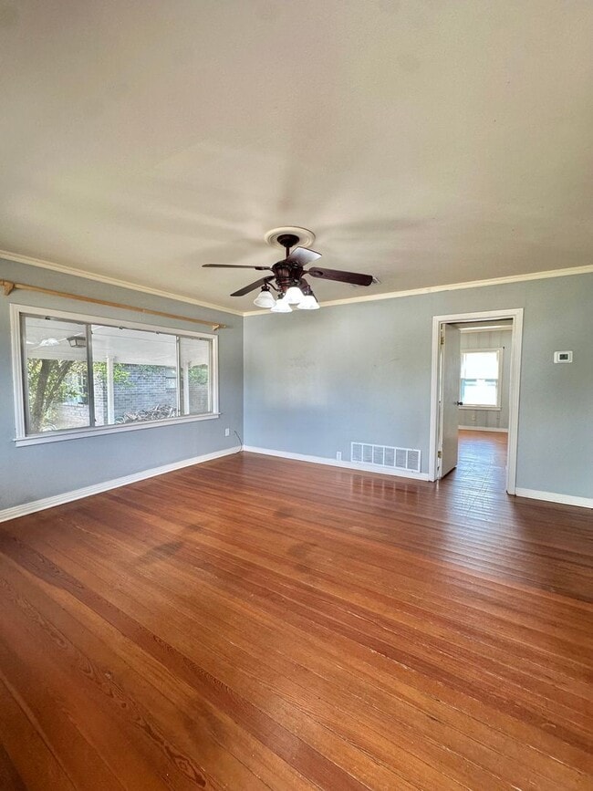 1605 Kenwood Dr