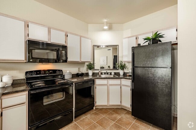 2BR, 2BA - 889SF - Kitchen