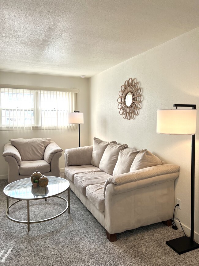 Building Photo - 1526 Lake Elmo Dr Unit 1