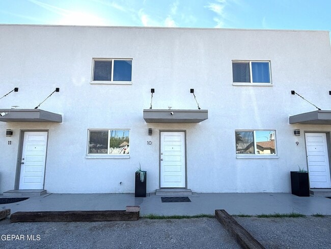 Building Photo - 7441 Alameda- REAR Ave Rental