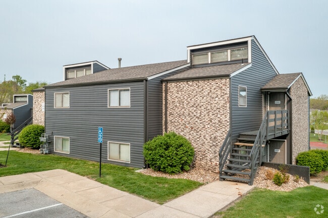 Cedar Ridge Apartments & Townhomes