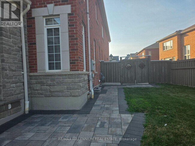Photo - 42 Cranbrook Cres