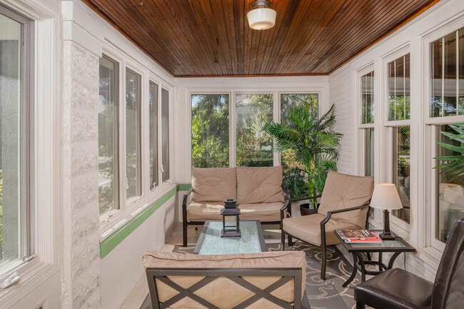 Photo - 2300 Main St Unidad ID1061641P