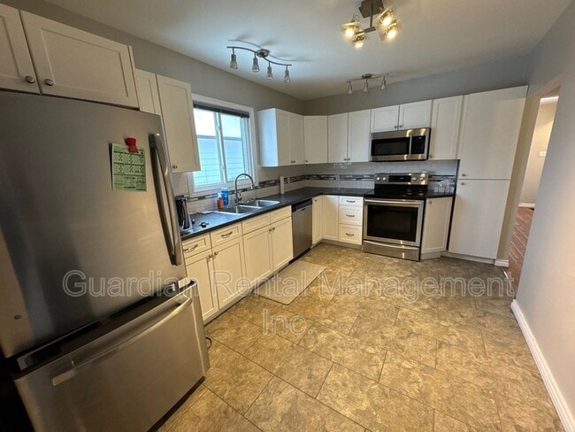 Photo - 478 Mary St E Unité Main Floor