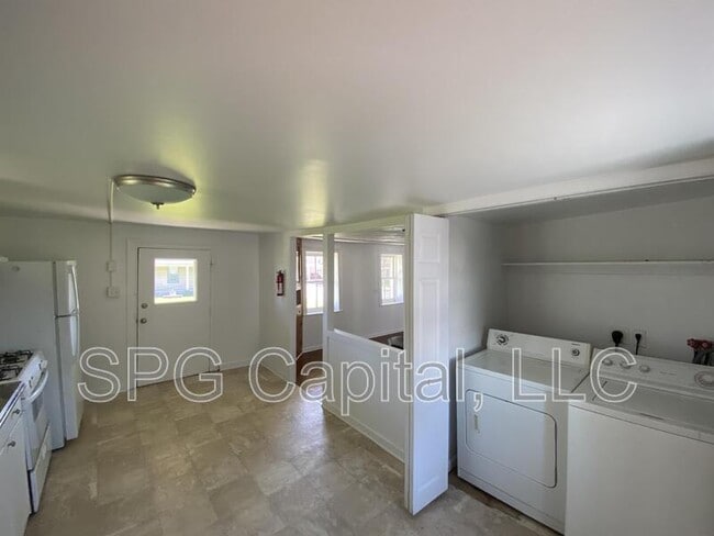 Photo - 34 E York St