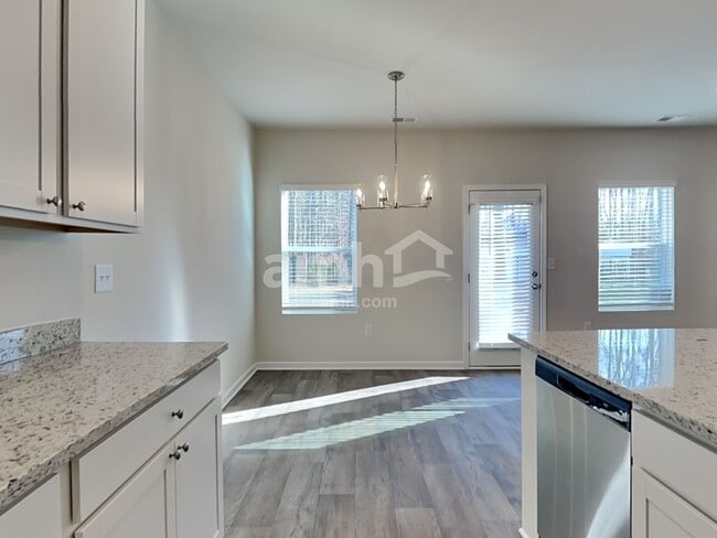 Photo - 3993 Zepelin Wy