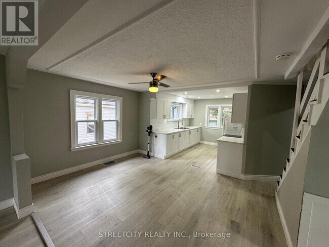 Photo - 437 Charlotte St