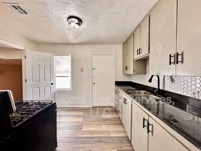 Photo - 3516 S St Clair Ave