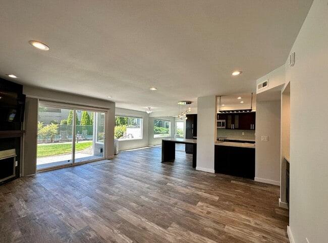 Photo - 2bd/1.75ba Kirkland Condo Unidad 103