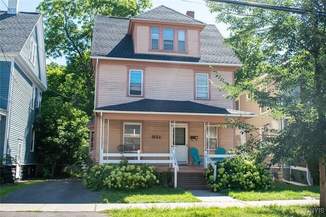 Building Photo - 951 Lancaster Ave Rental