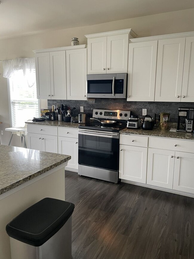 Photo - Large transitional with lots of room for entertainment on quiet cul-de-sac in Castleton Subdivision.