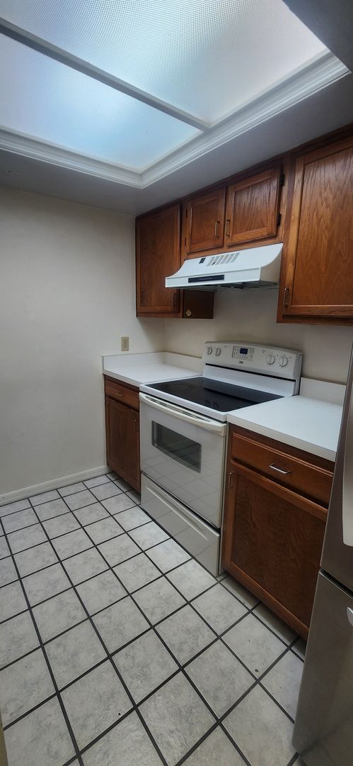 Photo - { ROCKWOOD VILLAS } 2/2 Town House Close t...