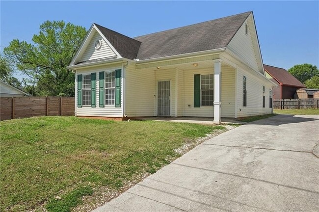 Photo - 2596 Bates St SE