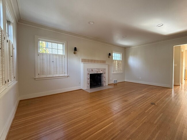 Photo - 3BR Tudor Home 1/2 Block from Greenlake!