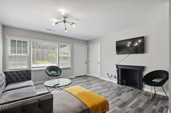 Photo - 1561 Pontiac Pl SE