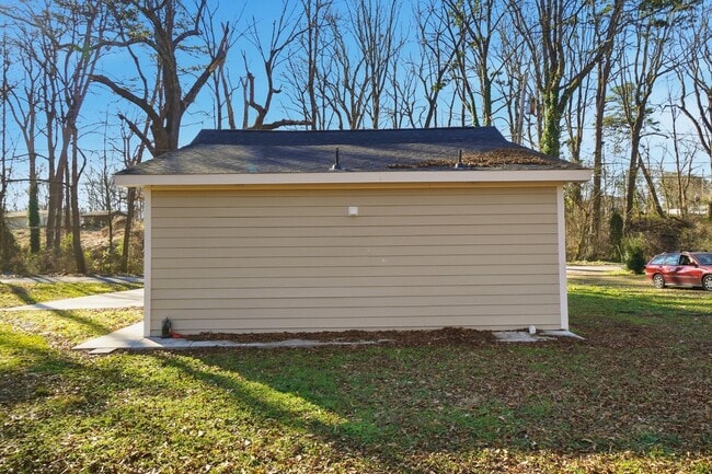 Photo - 930 Bond Ave