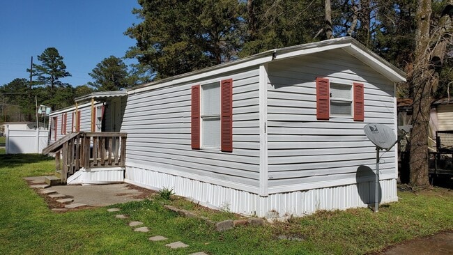 Trailer in Pinecrest Village in West Shrev... - Trailer in Pinecrest Village in West Shrev... House