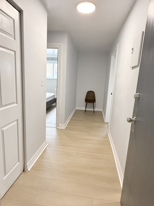 Photo - 1989 Wyandotte St W Unit 202