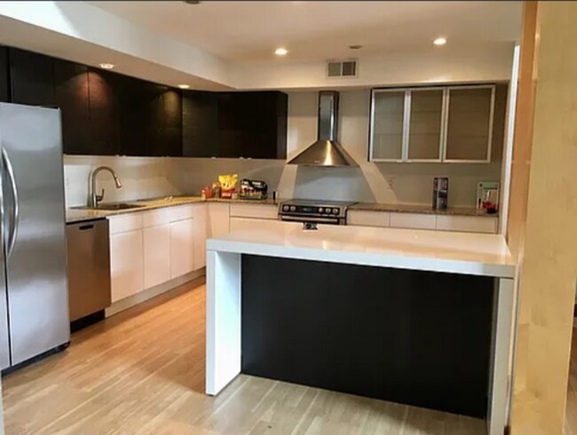 Photo - 212 Brown St Unit THA