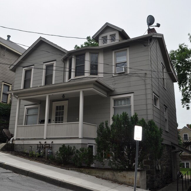 Building Photo - 205 Williams St Unit #2