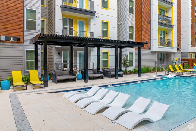 Luxury Poolside Day Beds