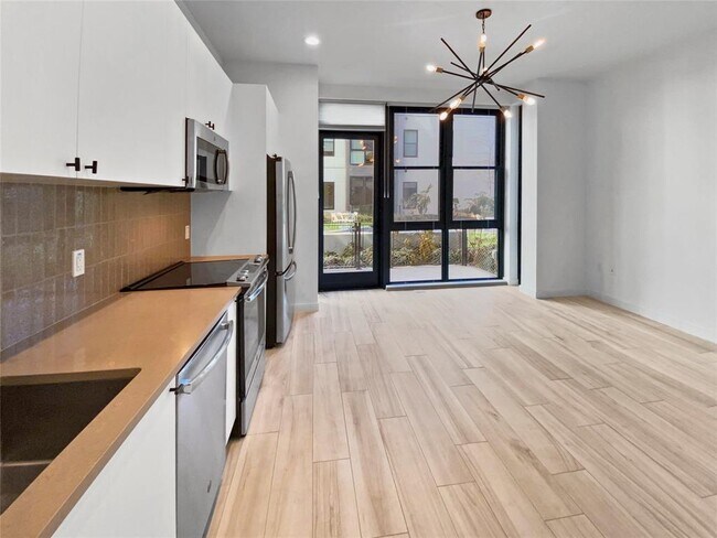 Photo - 800 Embassy Dr Unit 123