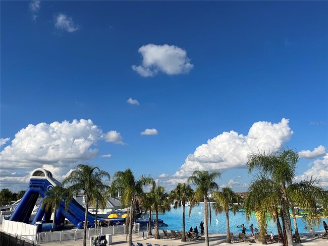 Photo - 31893 Blue Passing Loop