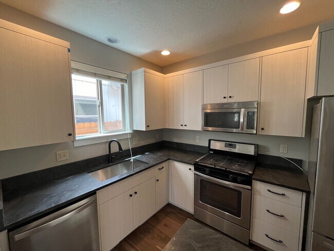 Photo - 3 Bed/2.5 Bath Single Family Home - Empire...