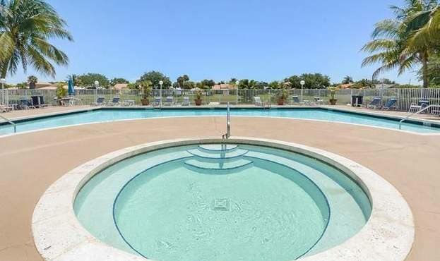 2405 NW 33rd St Unit 1211