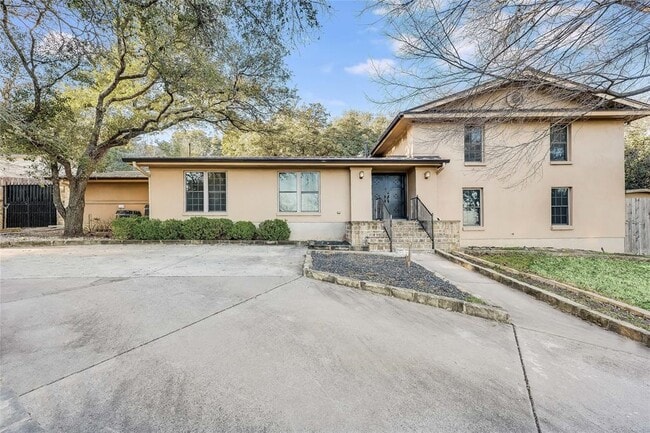 Building Photo - 4900 Balcones Dr