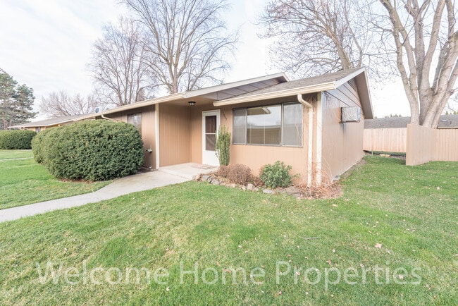 Photo - Beautiful 2 Bedroom Home in Quiet Neighborhood Unit 1937 Plaza