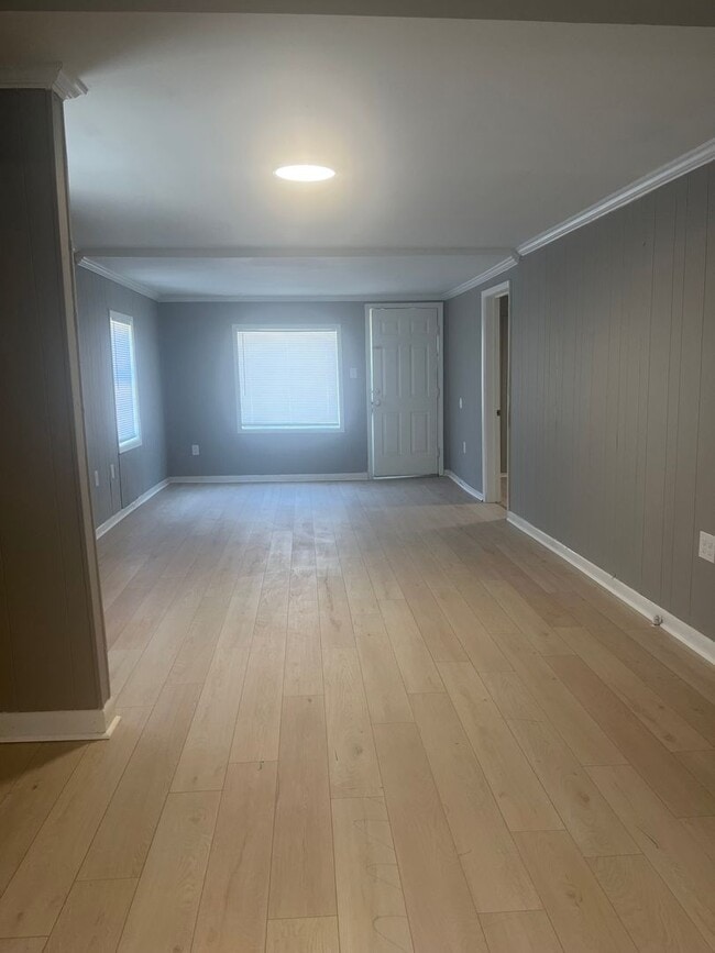 2114 W Long 17th St