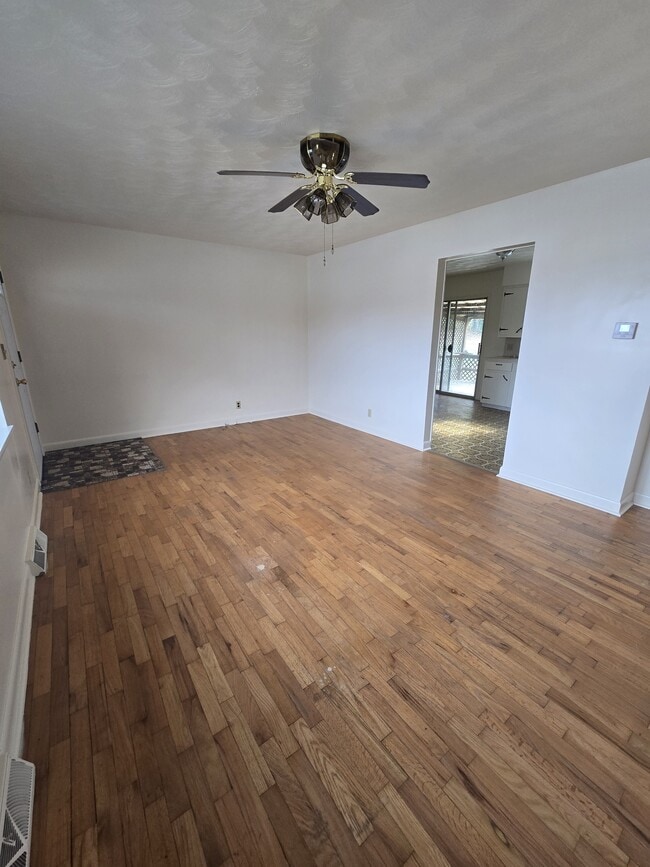 Photo - 1320 E Livingston St