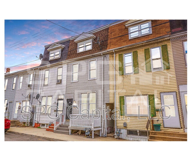 Building Photo - 653 W College Ave