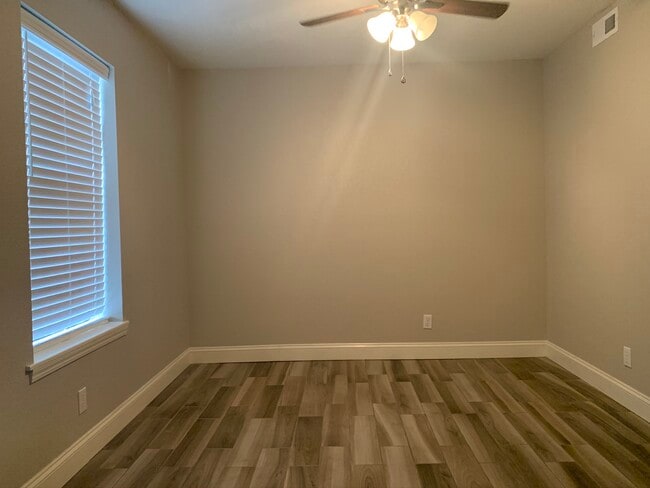 Bedroo - 820 Hardy Springs Cir Unit B
