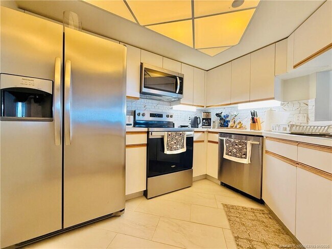 8800 S Ocean Dr Unit 806