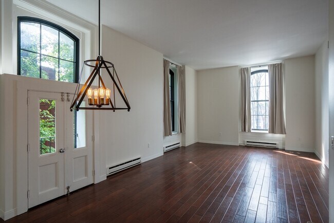 Photo - 68 Baldwin St Condo Unit 12