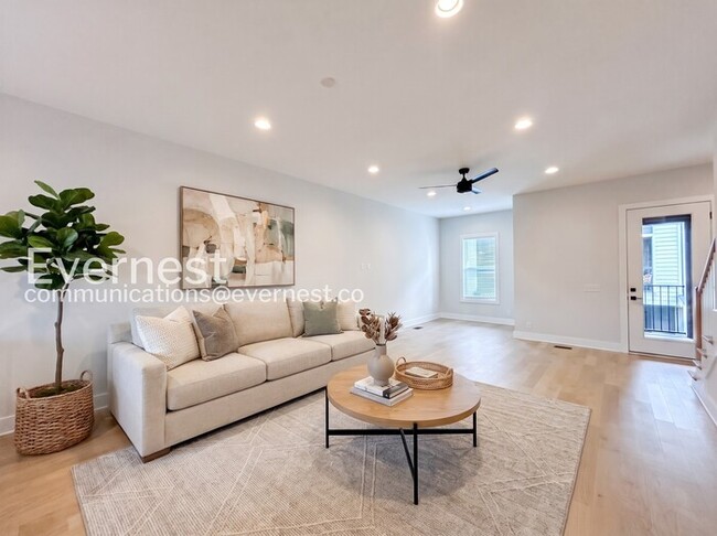 1011 44th Ave N