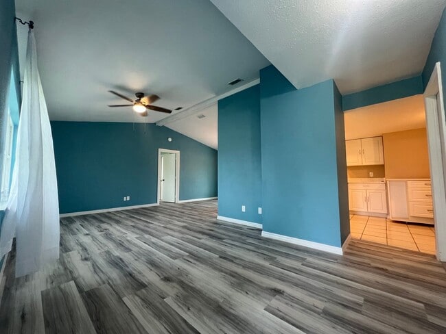 Photo - Annual ** Newly Renovated ** 3 Bedroom / 2...