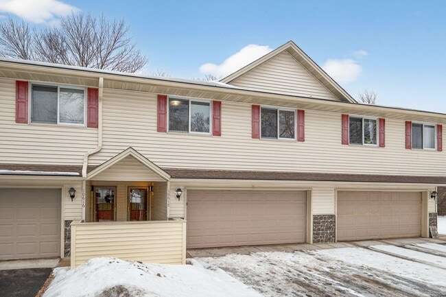 Building Photo - Townhome Coon Rapids