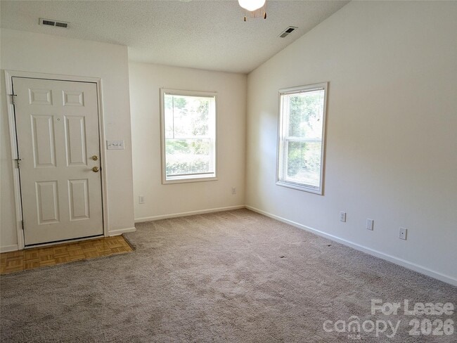 Photo - 108 Bogey Ln