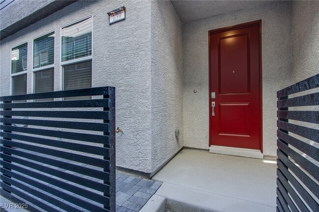 Photo - 139 Aqua Cmns