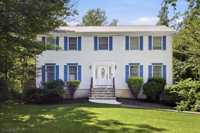 Building Photo - 2057 Lakeside Dr W