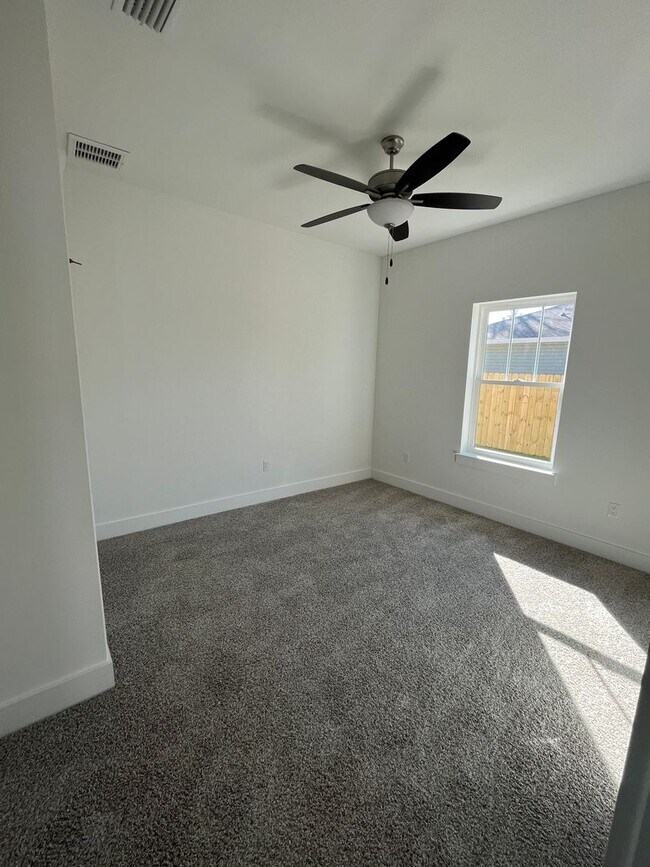 Beautiful NEW CONSTRUCTION 3bedroom 2 bat... House House Rental in