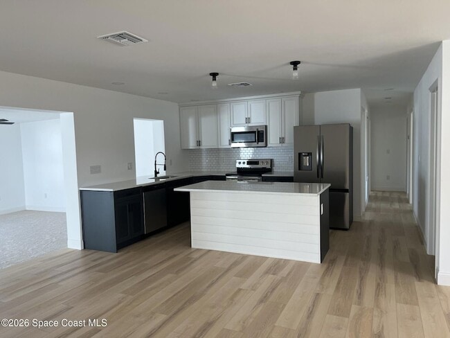 Photo - 751 Burman Ln NE