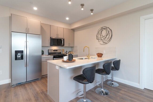 305 Lakeview Apartments
