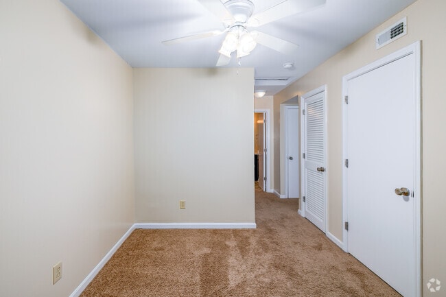 2BR, 1BA - 875SF - Dining Room