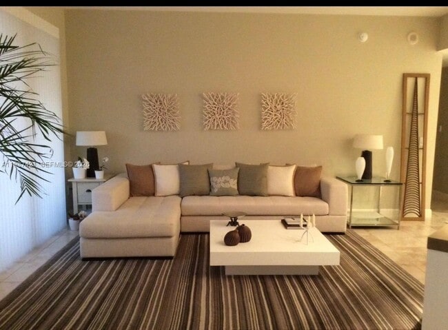 Photo - 55 Merrick Wy Unidad 825