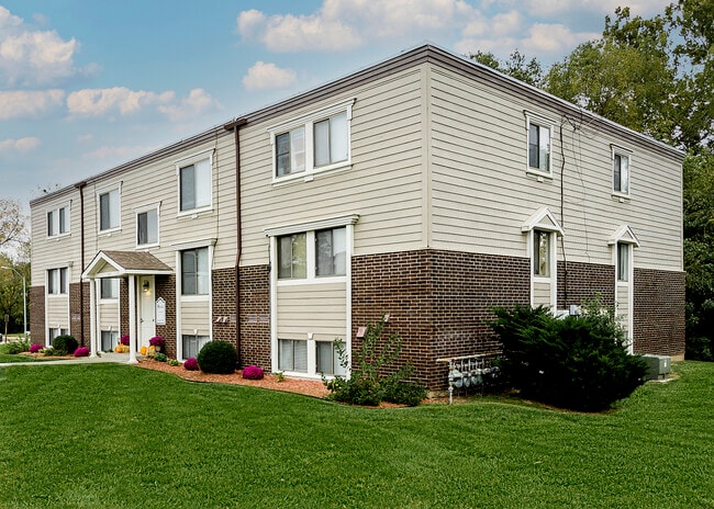 Photo - Crossroads Village Apartments